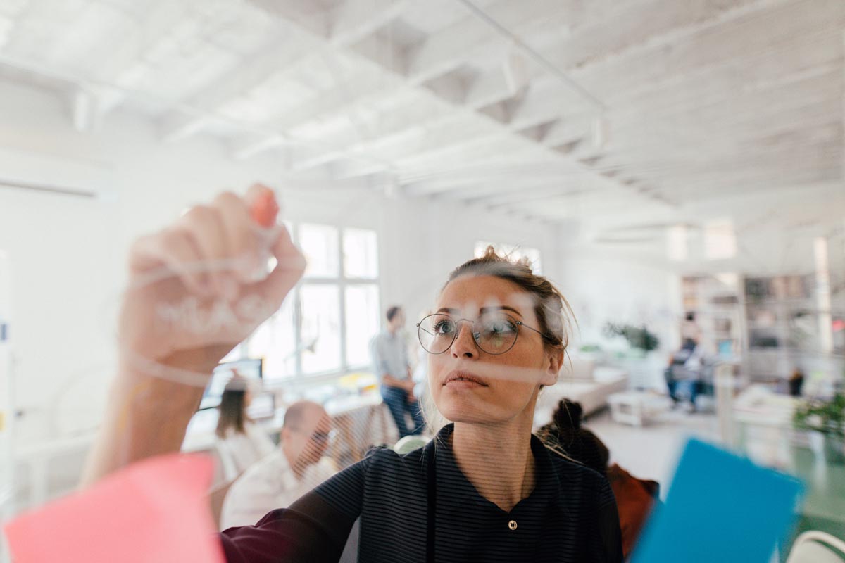 How to minimise risk by uniting marketing and compliance teams | MirrorWeb