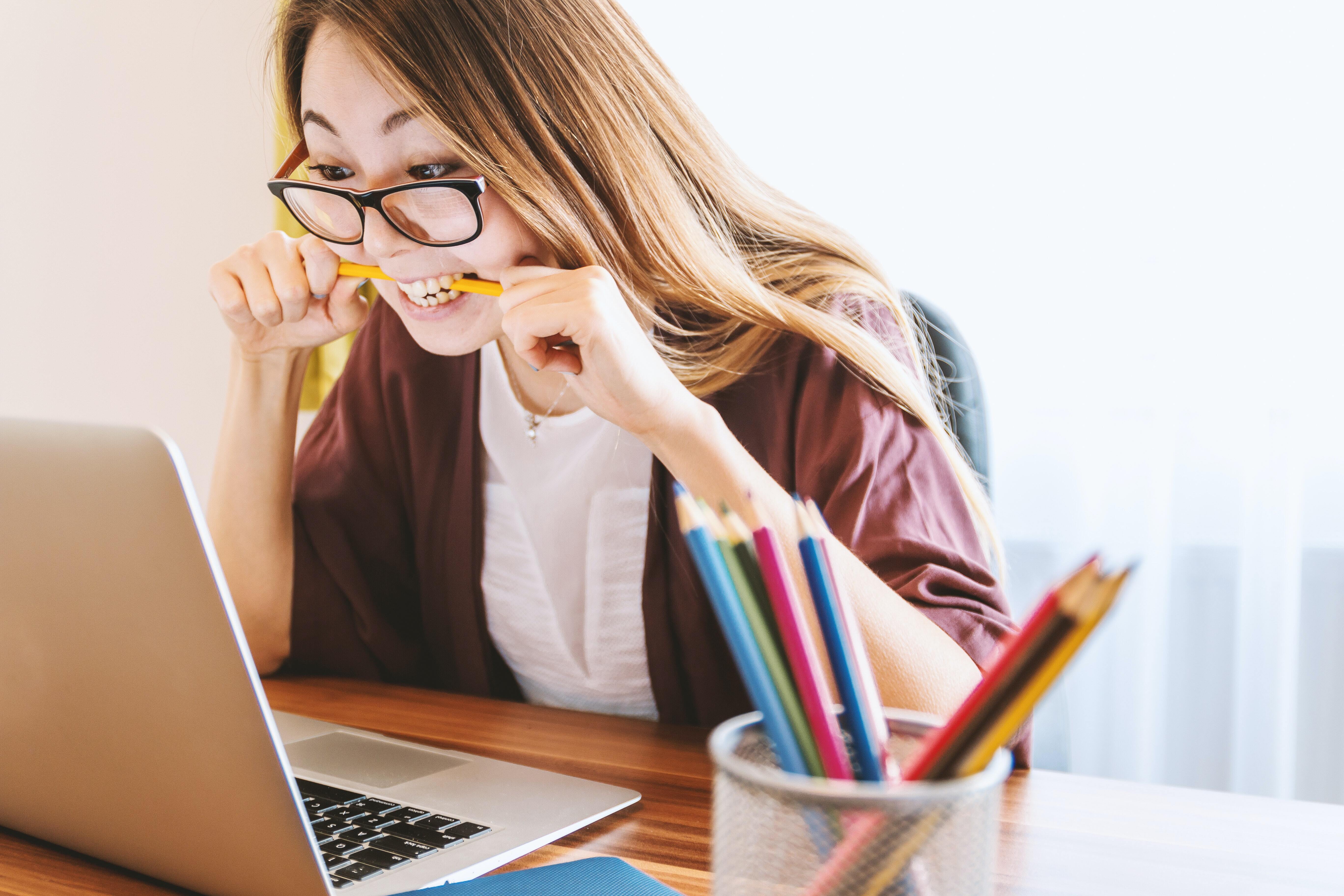 girl stressed infront of laptop screen